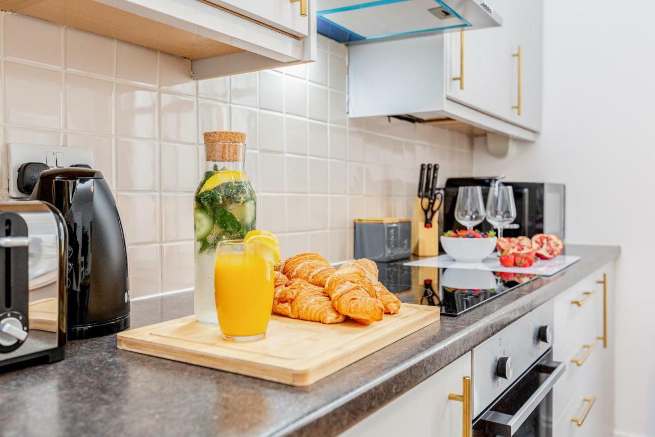 Bright & Spacious 4Beds Home - Kensington High Street-Olympia Londen Buitenkant foto