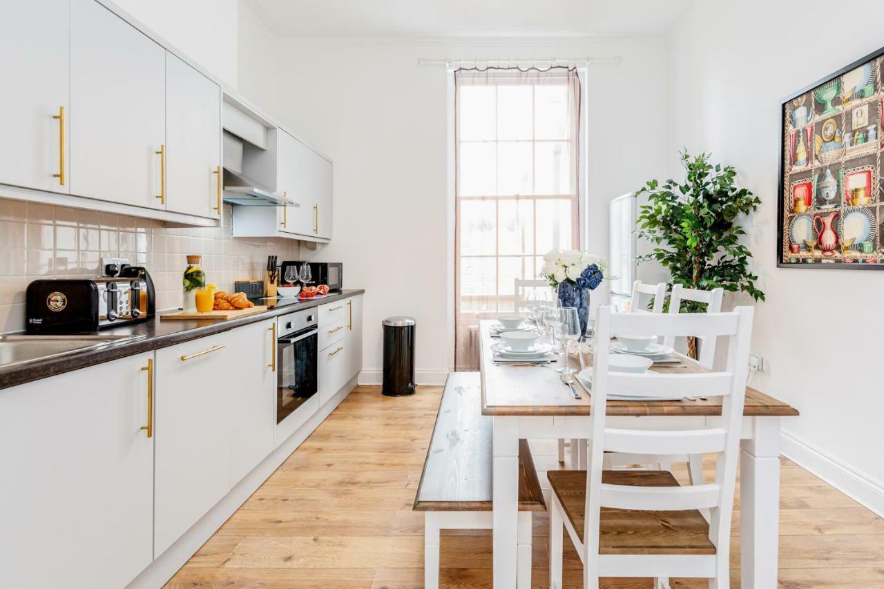 Bright & Spacious 4Beds Home - Kensington High Street-Olympia Londen Buitenkant foto