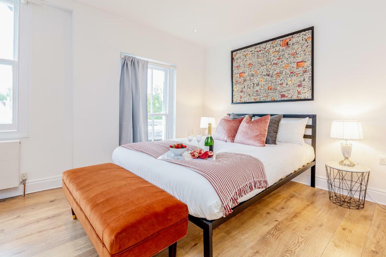 Bright & Spacious 4Beds Home - Kensington High Street-Olympia Londen Buitenkant foto